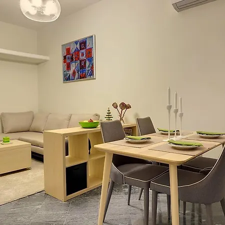 דירה House